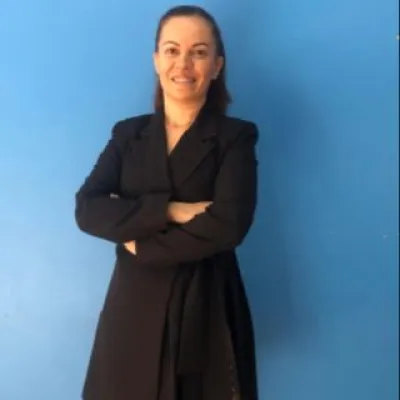 Özge Özgen Sal