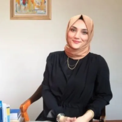 Beyza Vardarbaşı Sari
