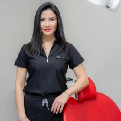 Dr. Dt. Özge Öztürk profil fotoğrafı
