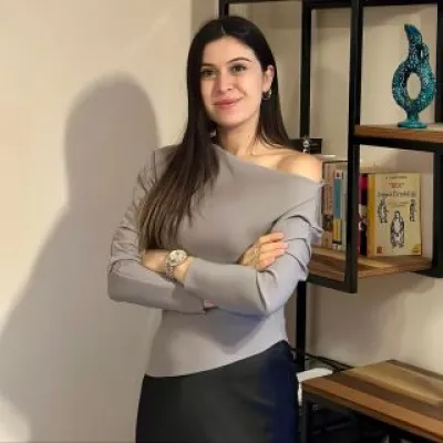Özge Özkalay