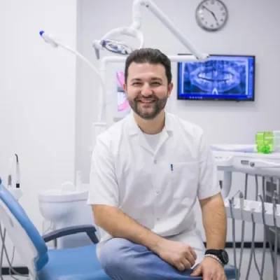 Dr. Dt. Emre Çakır profil fotoğrafı
